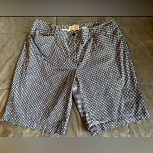 Talbots Blue Patterned Women's Bermudas Size 16W Inseam 11” - Picture 1 of 5
